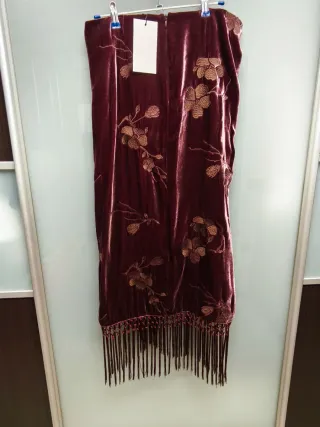 Falda Zara terciopelo bordada flecos