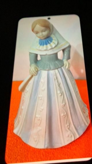 OPOR. FIGURA PORCELANA 8€