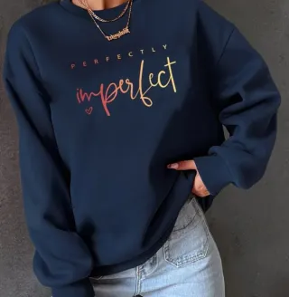 Jersey azul con estampado perfectly imperfect