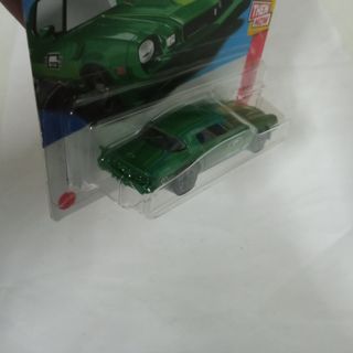 Hot Wheels 2022 - '81 Camaro Verde