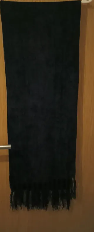 Bufanda terciopelo negra con flecos