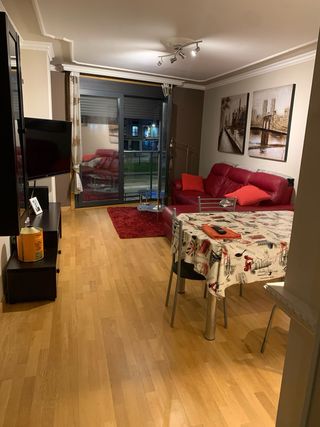 Se alquila habitación en piso compartido