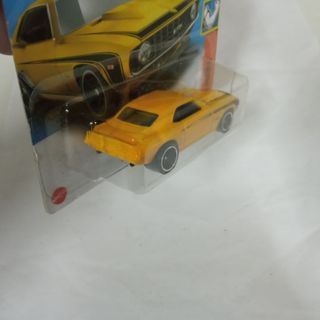 Hot Wheels 2022 - '69 COPO CAMARO Muscle Mania