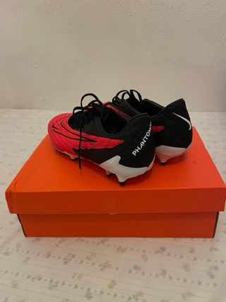 Botas de fútbol Nike Phantom. Talla 42,5