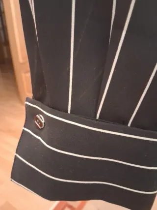 Camisa de rayas negra y blanca