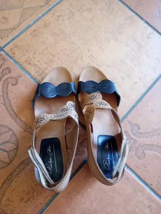 Sandalias Penelope Collection Beige y Negro