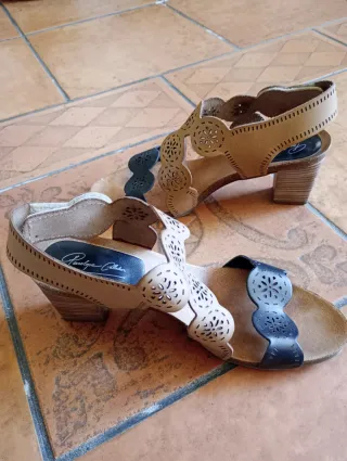 Sandalias Penelope Collection Beige y Negro