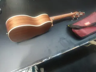 Ukelele Egmond C380 + Funda Cibeles