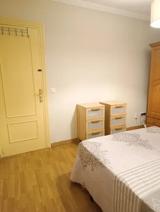 Alquilo habitación zona escorxador,590 gastos incl