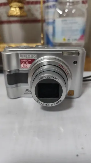 Cámara Panasonic Lumix 5.0 MP Zoom Óptico 6x