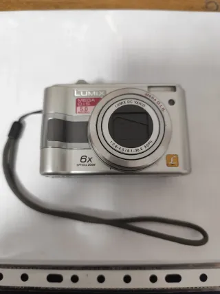 Cámara Panasonic Lumix 5.0 MP Zoom Óptico 6x