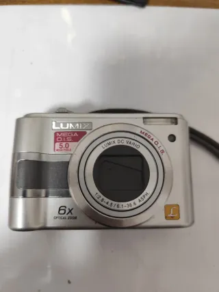 Cámara Panasonic Lumix 5.0 MP Zoom Óptico 6x