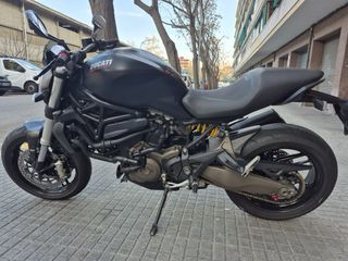 Ducati Monster 821 Edición Black