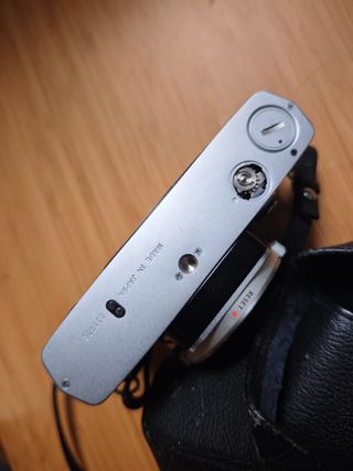 Olympus OM2 + Custodia in Pelle Argento/Nero