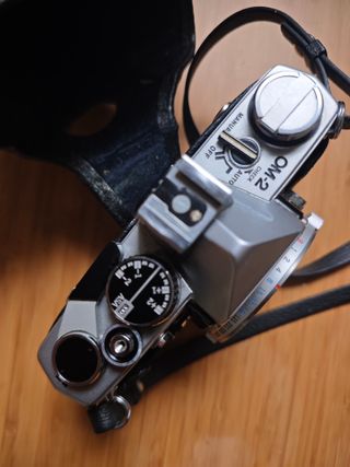 Olympus OM2 + Custodia in Pelle Argento/Nero