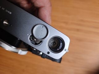 Olympus OM2 + Custodia in Pelle Argento/Nero