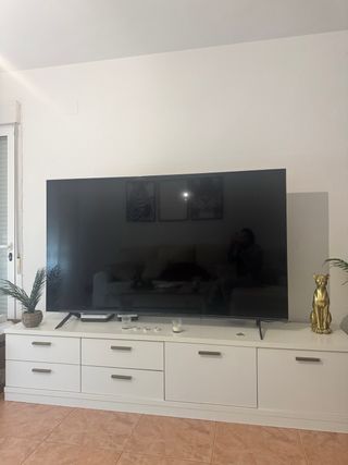 Sofá, mesa comedor y mueble TV