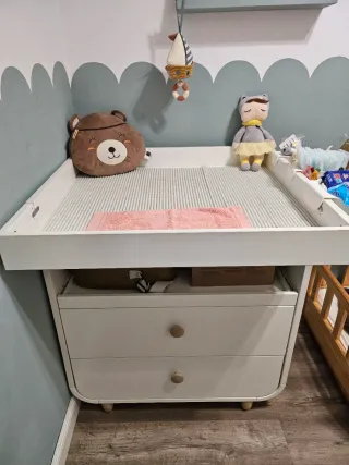Cambiador de bebé con cajones Myllra Ikea infantil