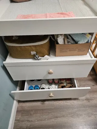 Cambiador de bebé con cajones Myllra Ikea infantil