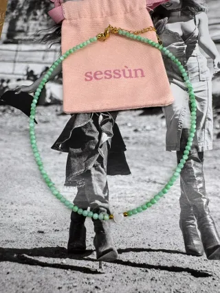 Collar Sessùn verde y blanco con corazón
