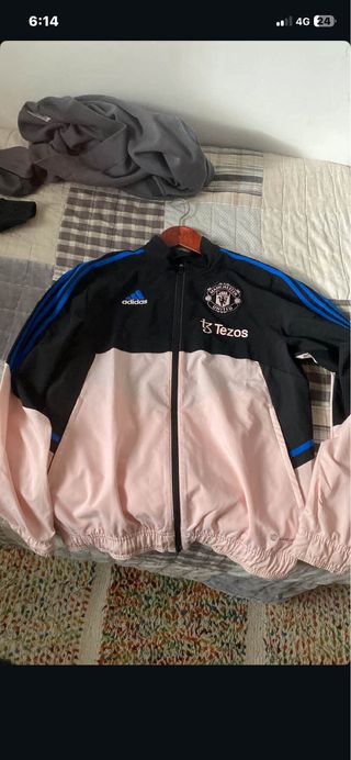 Chaqueta Adidas Manchester United Negra y Rosa