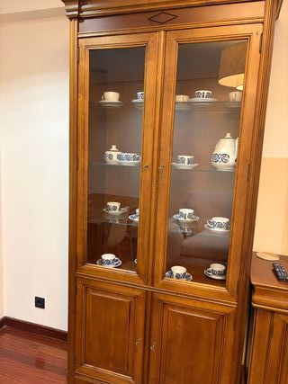 Vitrina madera maciza estilo clásico