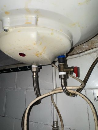 Termo eléctrico blanco marca Delta