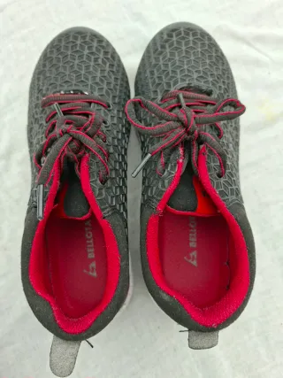 Botas de seguridad negras y rojas