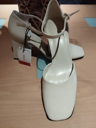 Zapatos tacón pulsera Lefties T.38 beige