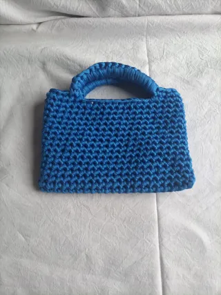 Pochette in fettuccia blu fatta a mano