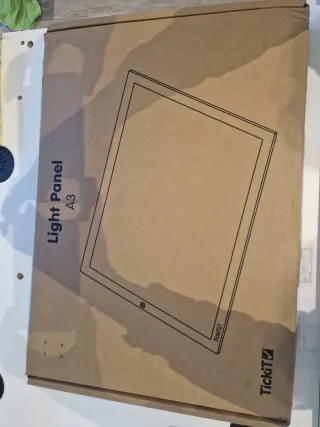 Mesa de luz Tickit A3 nueva