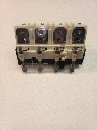 Unidad Disparo Schneider TM63D 4 Polos