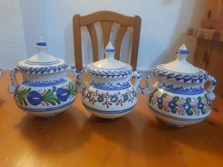 Botes de cerámica Talavera decorados