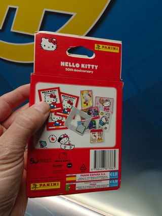 10 sobres de Cromos HELLO KITTY en su caja