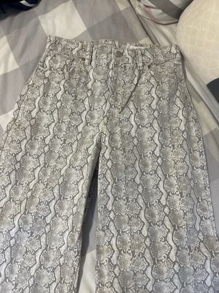 Pantalón estampado serpiente Lefties Talla 38