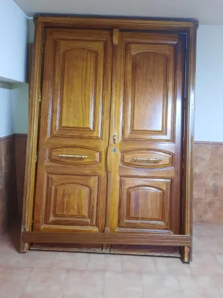 Puerta doble de madera para exterior