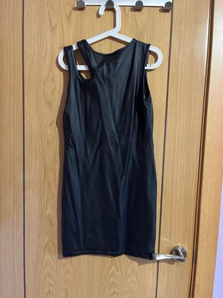 Vestido negro efecto piel