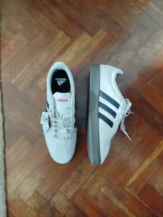 Adidas VL Court Talla 44 NUEVAS, con etiqueta