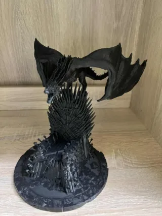 Trono de Hierro y Dragón.