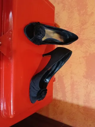 Scarpe eleganti in raso nero