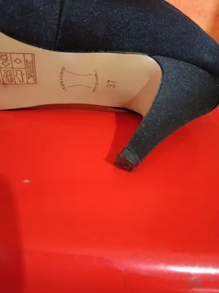 Scarpe eleganti in raso nero