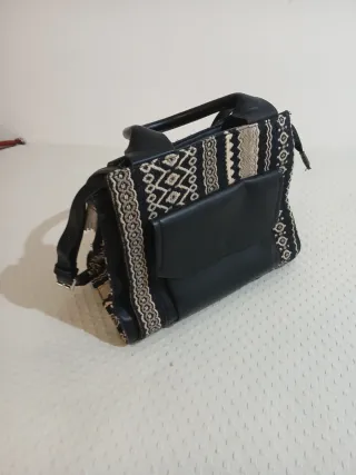 Bolso de mano y hombro con bordado