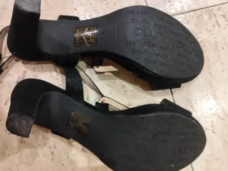 Zapatos de tacón Own negros y dorados talla 37