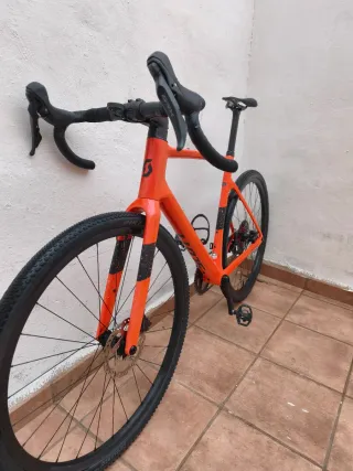 Scott Addict Gravel 40 Carbono GRX 12V