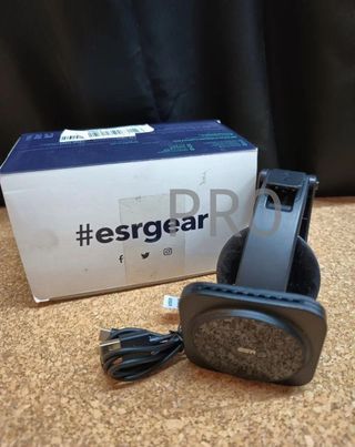 Caricabatterie Wireless Magnetico HaloLock ESR per cruscotto, compatibile con MagSafe, supporto per cruscotto compatibile con iPhone 15/15 Plus/15 Pro/15 Pro Max e iPhone 14/13/12, Nero