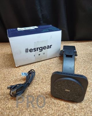 Caricabatterie Wireless Magnetico HaloLock ESR per cruscotto, compatibile con MagSafe, supporto per cruscotto compatibile con iPhone 15/15 Plus/15 Pro/15 Pro Max e iPhone 14/13/12, Nero