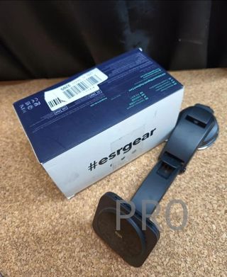 Caricabatterie Wireless Magnetico HaloLock ESR per cruscotto, compatibile con MagSafe, supporto per cruscotto compatibile con iPhone 15/15 Plus/15 Pro/15 Pro Max e iPhone 14/13/12, Nero