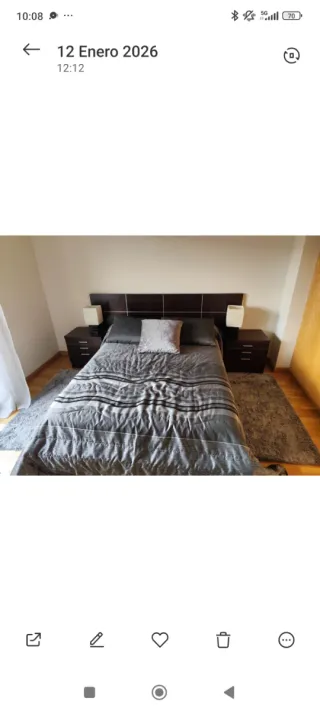 Cama completa con cabecero,mesitas, alfombra,lampa