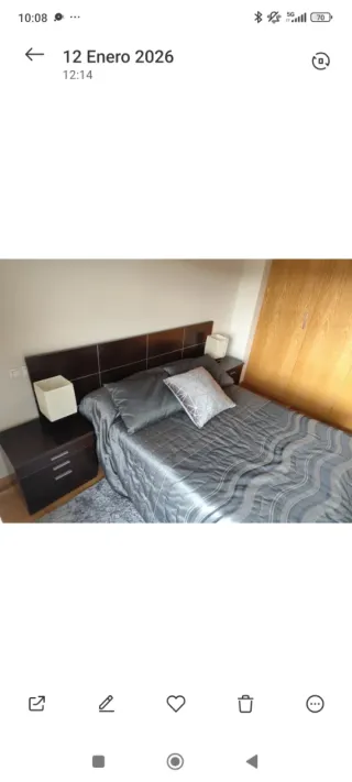 Cama completa con cabecero,mesitas, alfombra,lampa