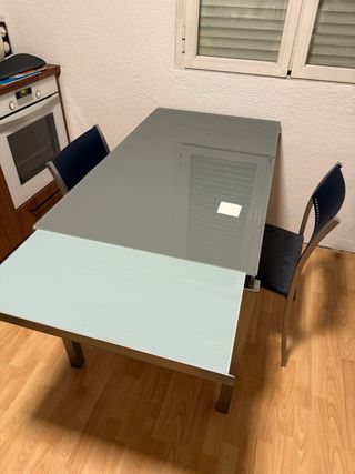 Tavolo da cucina in vetro e metallo con 2 sedie